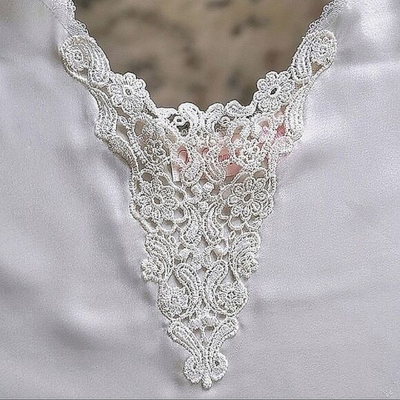 Vtg 90ās silky ivory laceātank camisole - Picture 4 of 14